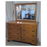 Traditional 8-Drawer Wood Dresser With Mirror