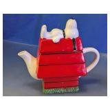 Peanuts Snoopy Doghouse Ceramic Teapot