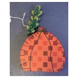 Plaid Pumpkin Leaf Wall Decor