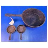 Vtg Cast Iron Spider Skillet & Mini Skillets