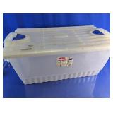 Rubbermaid Max Latch 28 Gal Storage Box