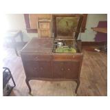Victor Victrola Model VV-215 antique record cabinet, 1923-1925