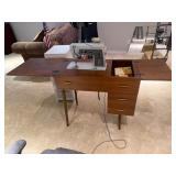 Singer Touch & Sew Model 600E Sewing Machine with Cabinet Set