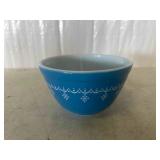 Vintage blue Pyrex �Snowflake Blue� Mixing Bowl