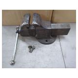 Reed Manufacturing Co. 104 1/2 Bench Vise