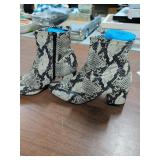 TIME TRU SZ 9 SNAKE SKIN LOOK BOOTS