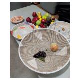 4 WOVEN BASKETS AND ARTIFICIAL FRUIT