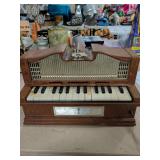 VINTAGE EMENEE TOY ELECTRIC ORGAN DOES WORK