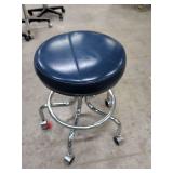MIDMARK SWIVEL STOOL ON ROLLERS ADJUSTABLE HEIGHT