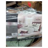 NEW - SIGNATURE MADISON PARK KING SIZE LUXURY COMFORTER SET - OVERSIZED WITH REMOVABLE INSERT