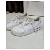 NIKE SZ 9 SHOES