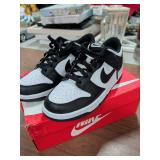 NIKE SZ 7Y SHOES