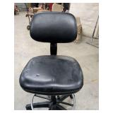 SWIVEL STOOL ON ROLLERS ADJUSTABLE HEIGHT