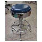 SWIVEL STOOL ON ROLLERS ADJUSTABLE HEIGHT