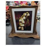 VINTAGE PICTURE FRAME WITH FLOWER PICTURE