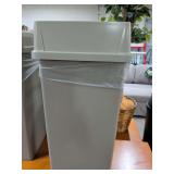 RUBBERMAID TRASH CAN WITH TOP