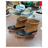 NATURE BREEZE SZ 9 DUCK BOOTS