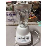 HAMILTON BEACH 10 SPEED BLENDER.