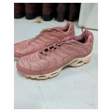 NIKE SZ 9.5 SHOES