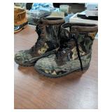 BUSHMASTER SZ 8 CAMO BOOTS