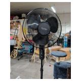 QUNLER 3 SPEED FLOOR FAN WITH REMOTE CONTROL