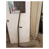Wooden Handle Scythe with Curved Blade