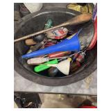GRANITE PAN OF SCREWDRIVERS AND MISC TOOL ITEMS