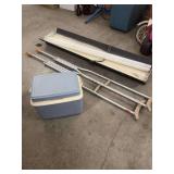 SMALL LUNCH COOLER, ELECTRIC SHOP LIGHT WITH BULBS, AND A PAIR OF ALUMINUM CRUTCHES.
