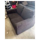 BLACK LOVESEAT WITH PULL OUT HIDE A BED