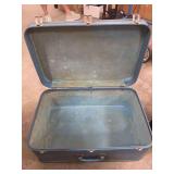 ANTIQUE SUITCASE.  IN GOOD SHAPE.
