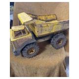 VINTAGE TONKA TOY DUMP TRUCK.