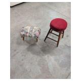 2 STOOLS