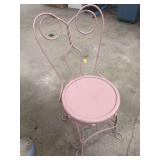MAUVE COLORED METAL SMALL CHAIR.
