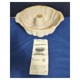 Pampered Chef Stoneware Fluted Pan with Instruction Book