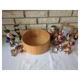Mixed Media Artist-Themed Holiday Figurines and Wooden Bowl