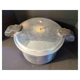 Aluminum Pressure Cooker with Lid and Steam Rack