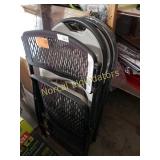 Lot of 6 plastic/metal fold up chairs (5 match)