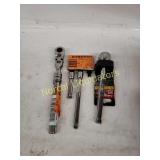Husky lot . 2- 3/8 ratchets and 2- 3/8
