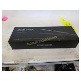 JOSE EBER vibrating flat iron for all hair types.