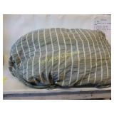 Full/Queen comforter appears new