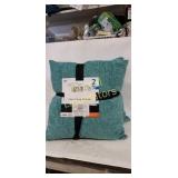 2 pack mainstays 18 x 18" decorative pillows.