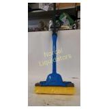 Spong with scrubber mop. Appears new