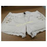 LADIES ARIYA JEANS SHORTS SZ 16NO STAINS OR