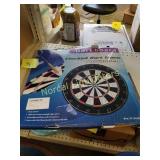 Dartboard no darts
18" x 1" flocked dart board