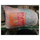 Full/Queen comforter and 2 shams