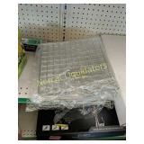 4   1 foot by 1 foot wire racks use unknow
