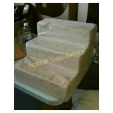 FOAM 3 STEP PET STAIRS. SMALL KNIFE CUT IN TOP