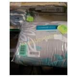Comfort spaces 5 piece king comforter set. New