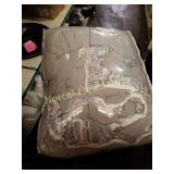 King comforter 2 shams 2 euro shams 1 bed skirt 1