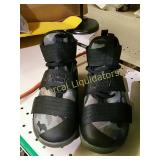 NEW SZ 10 MENS CAMO HIGH TOP SNEAKERS